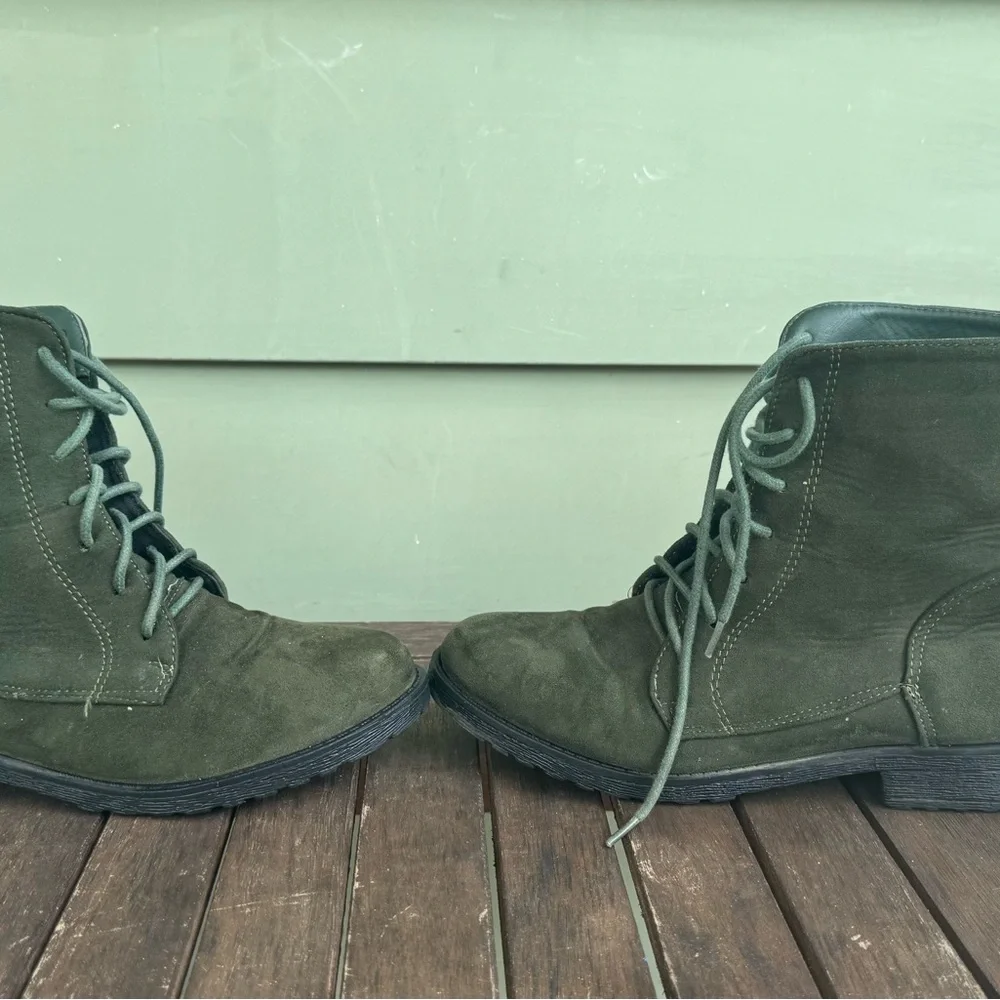 Green Lace-Up Boots - Picture 4 of 8